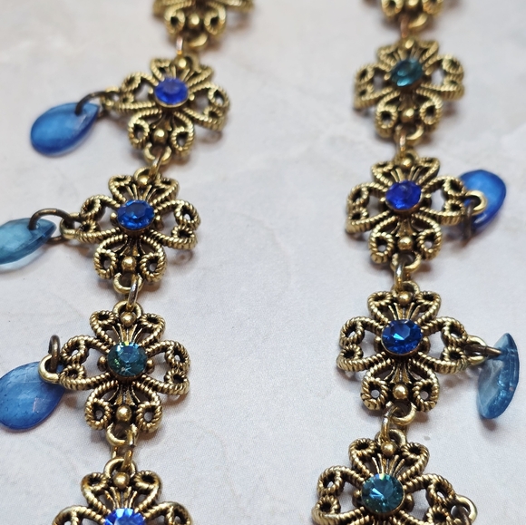 Vintage Avon Collier Briolette Multicolore Blue Rhinestone Scroll Gold Necklace - Picture 4 of 7